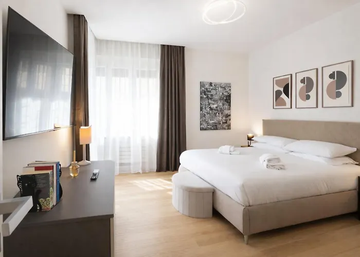 Elegantis Aventino Charming Flat With Private Terrace - Colosseo, Metro&circo Massimo Nearby *