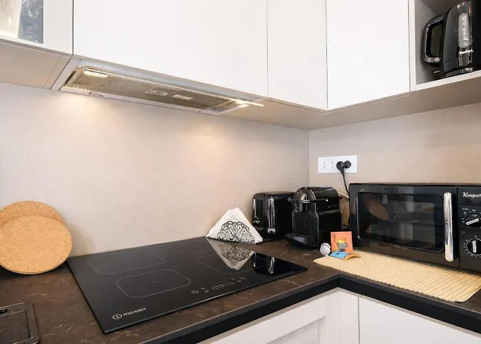 Elegantis Aventino Charming Flat With Private Terrace - Colosseo, Metro&circo Massimo Nearby *